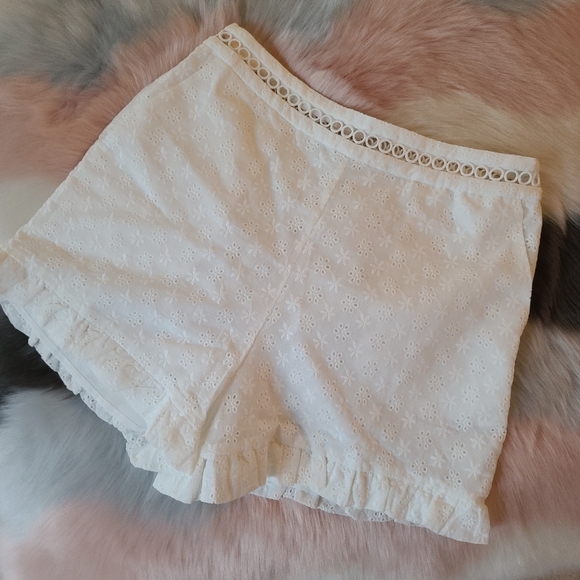 NEW Endless Rose Eyelet Shorts - Picture 2 of 9